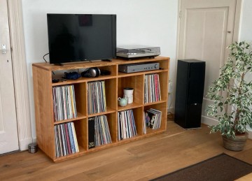 platenkast van massief kersenhout